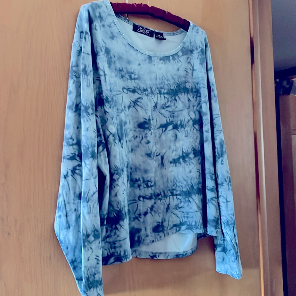 Woman’s Long-Sleeved Tie-Dye Top SIZE 3X